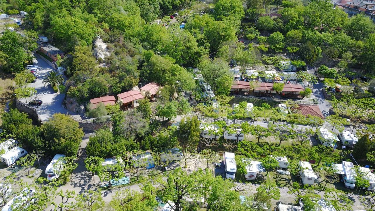 Campeggio Pian Dei Boschi بيترا ليغوري المظهر الخارجي الصورة